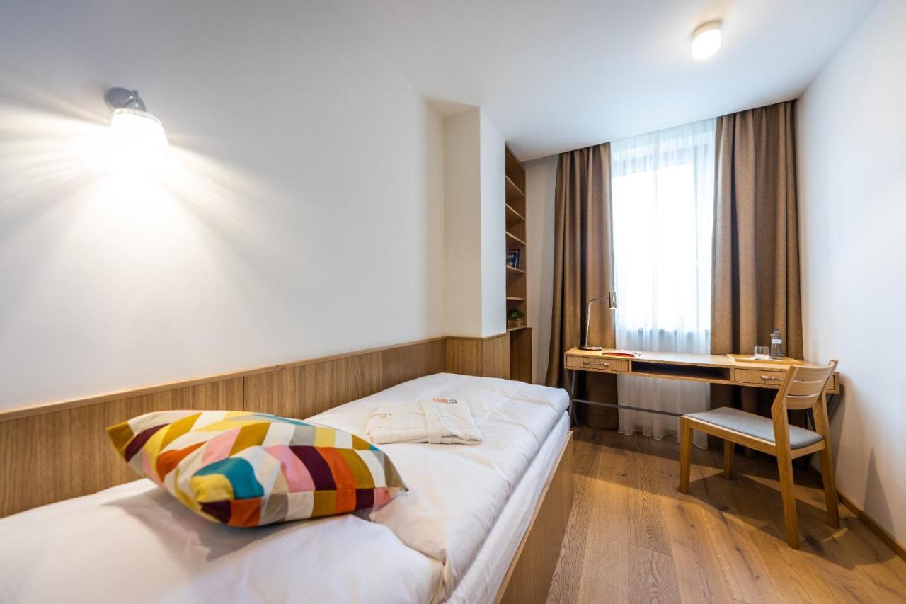 Raj Zdravia Hotel บราติสลาวา ภายนอก รูปภาพ