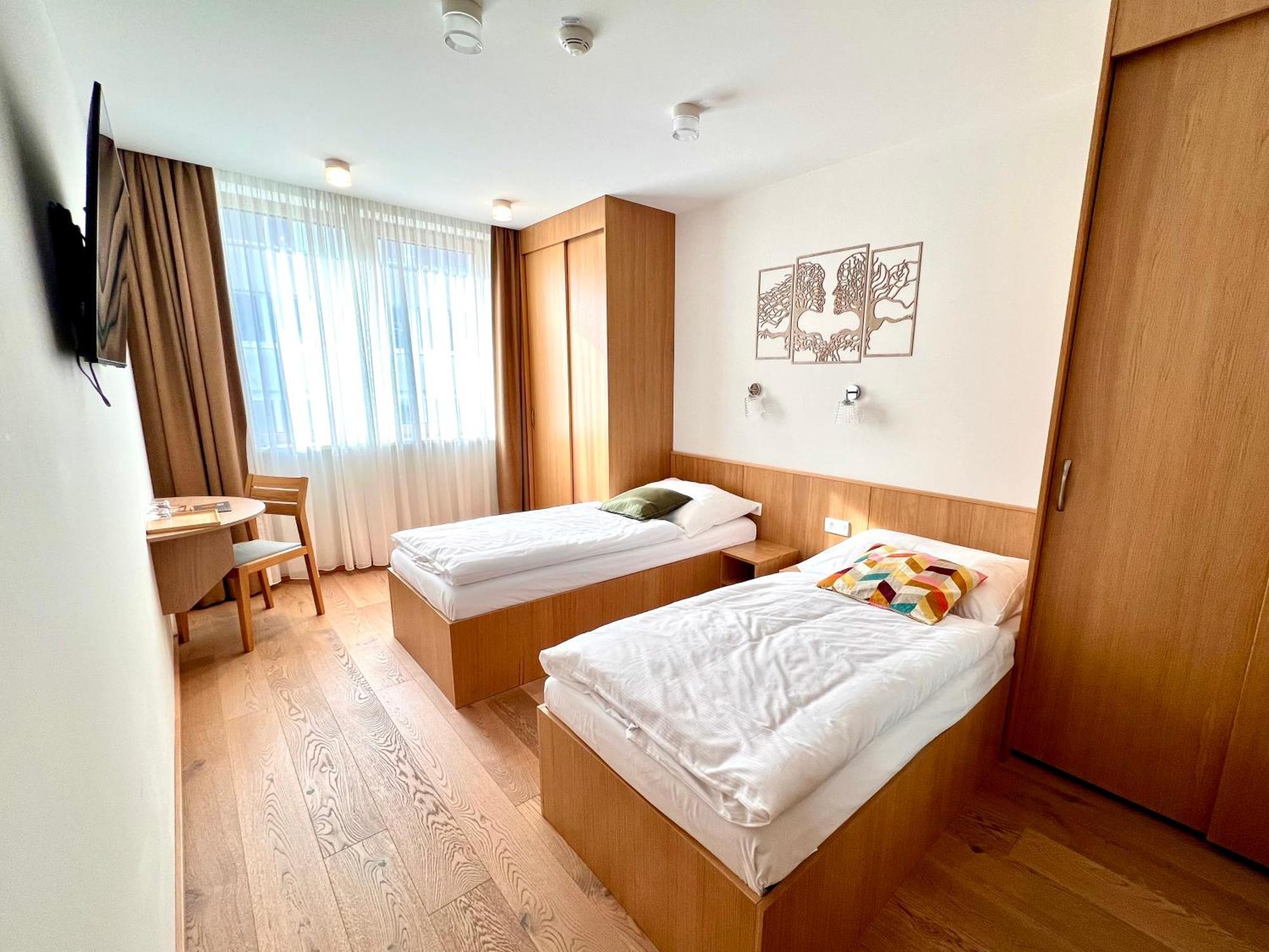 Raj Zdravia Hotel บราติสลาวา ภายนอก รูปภาพ