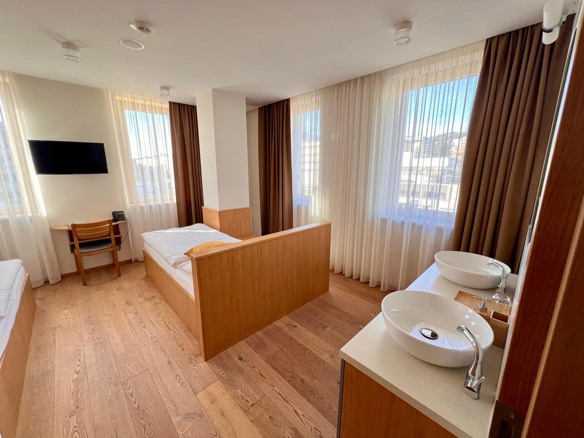 Raj Zdravia Hotel บราติสลาวา ภายนอก รูปภาพ